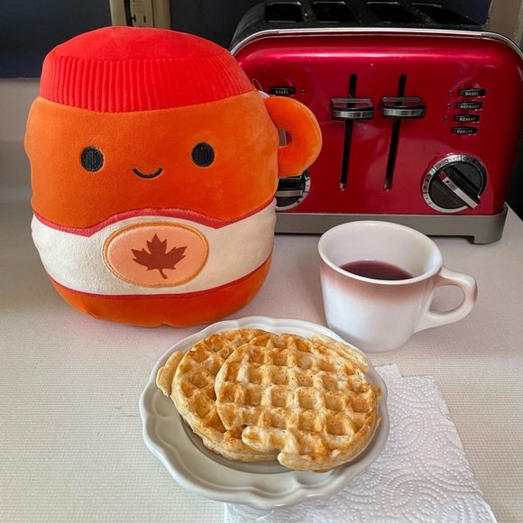 Squishmallow Jeremiah Canadian Pancake/Waffle Maple Syrup Bottle 8in Plush 2024 - Picture 1 of 10